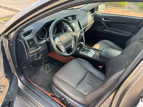 Toyota Reiz 2014