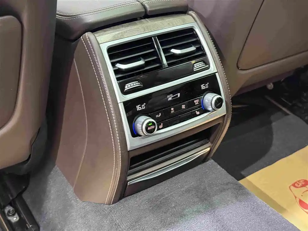 BMW 7 Series 2019 — фото 17