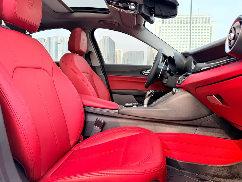 Alfa Romeo Giulia 2018 — фото 15