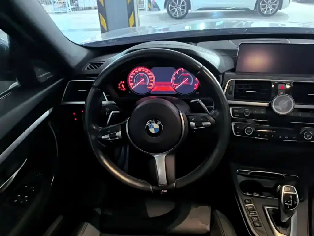 BMW 3 Series GT 2017 — фото 11