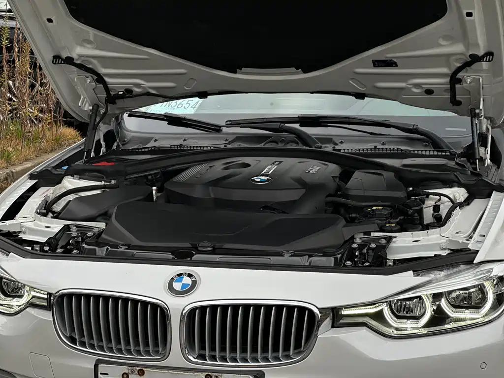 BMW 3 Series 2018 — фото 28