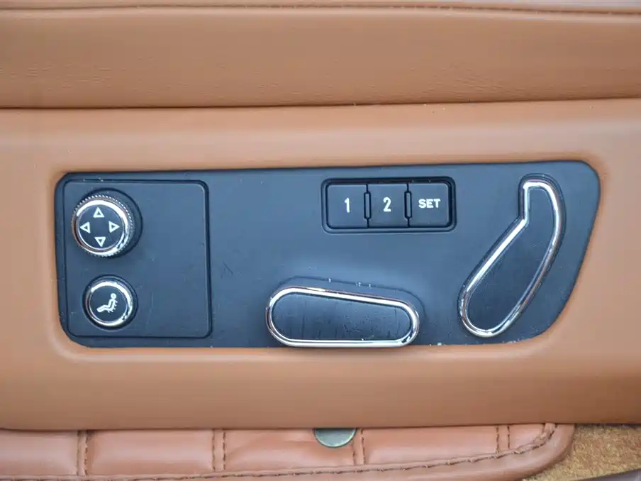 Bentley Flying Spur 2017 — фото 13