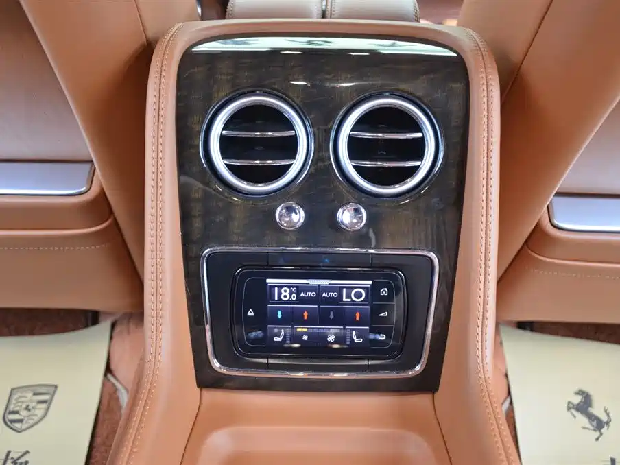 Bentley Flying Spur 2017 — фото 14