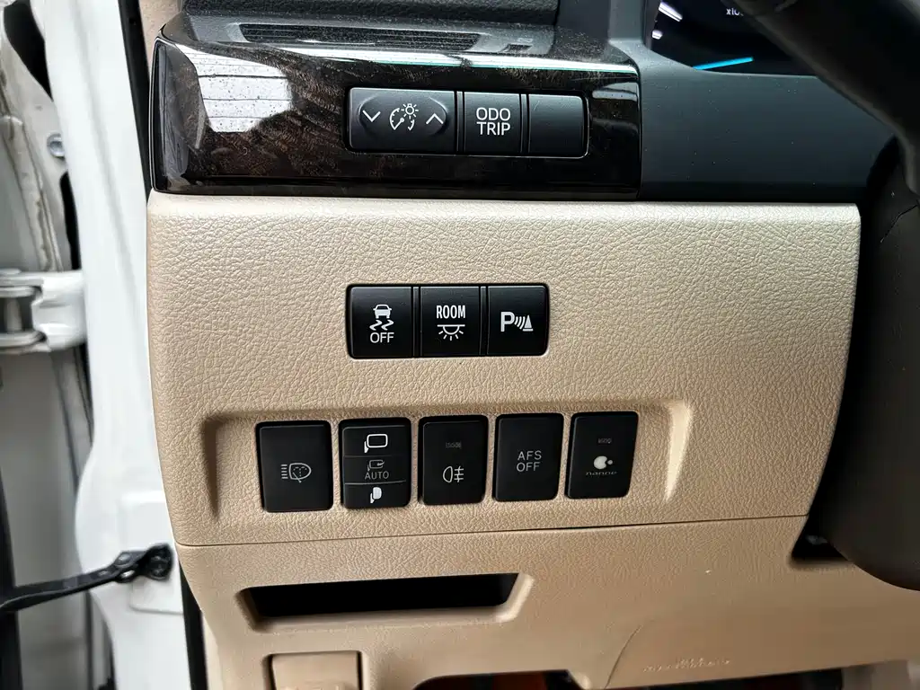 Toyota Alphard 2015 — фото 7