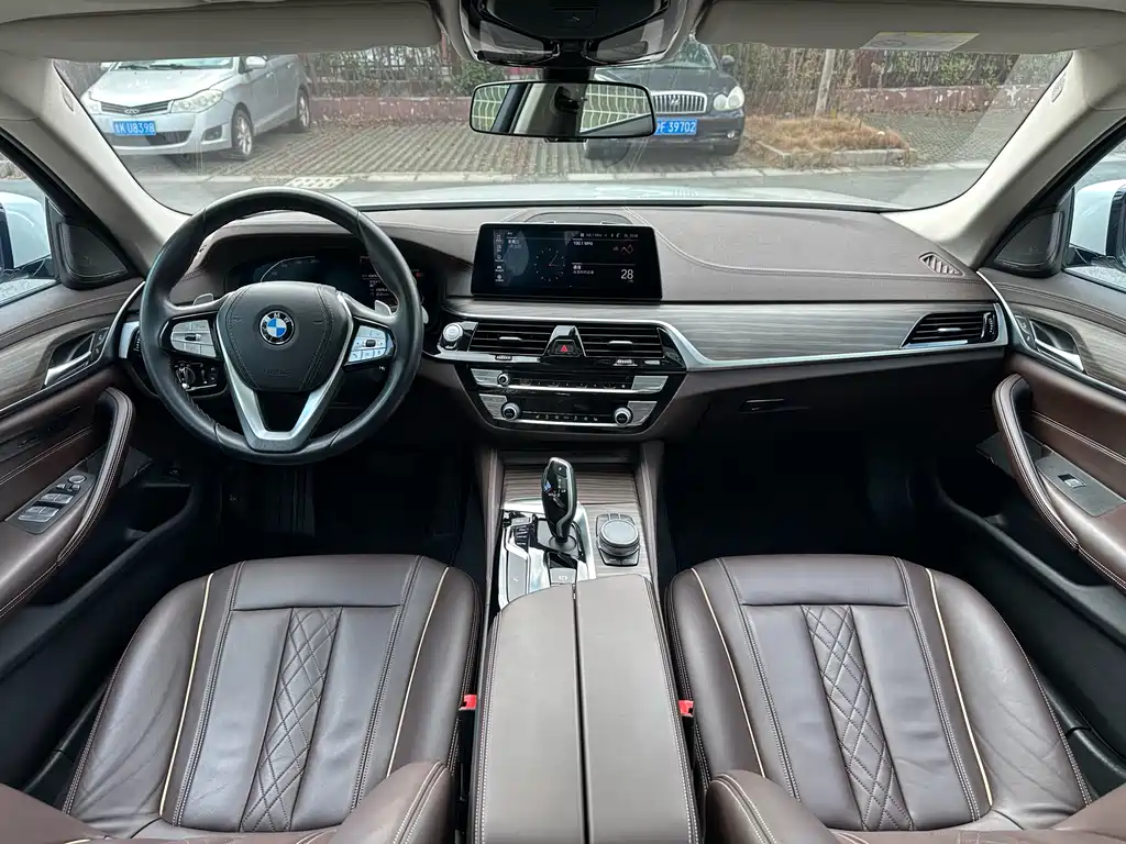 BMW 5 Series 2020 — фото 11