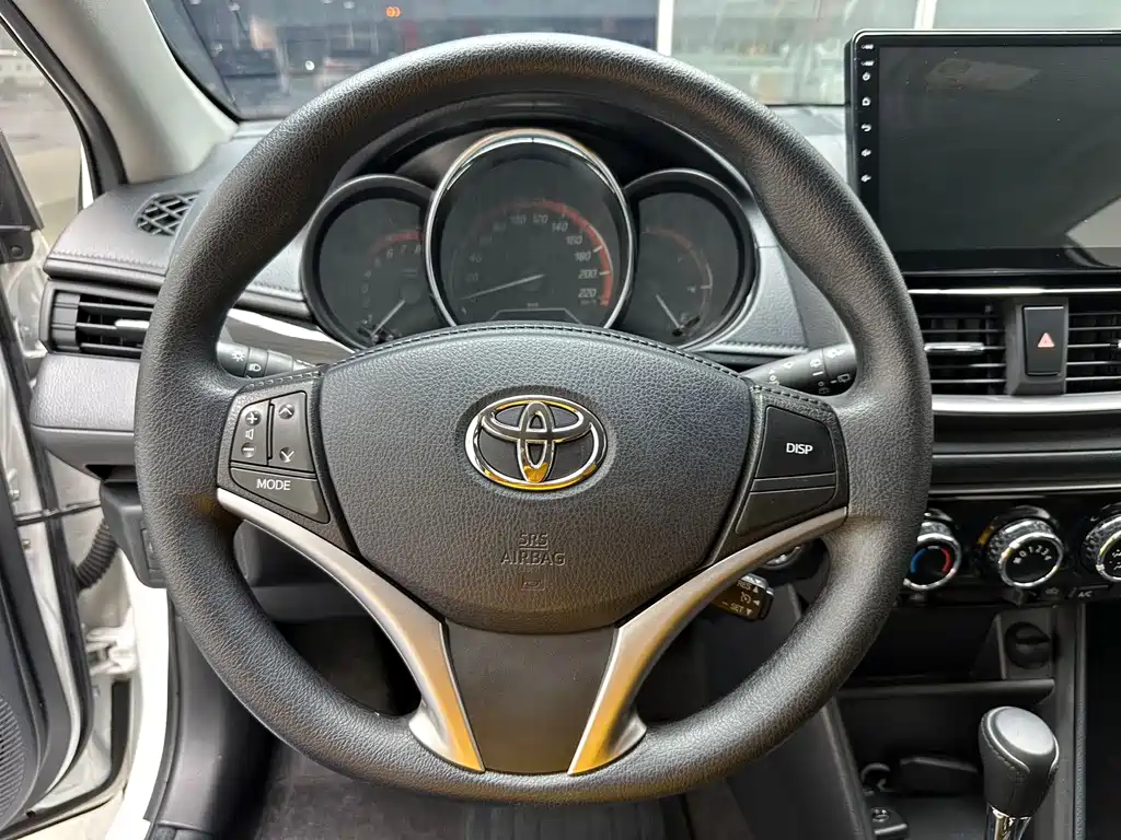 Toyota Yaris L 2021 — фото 14