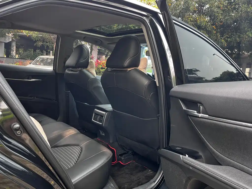 Toyota Camry 2023 — фото 17