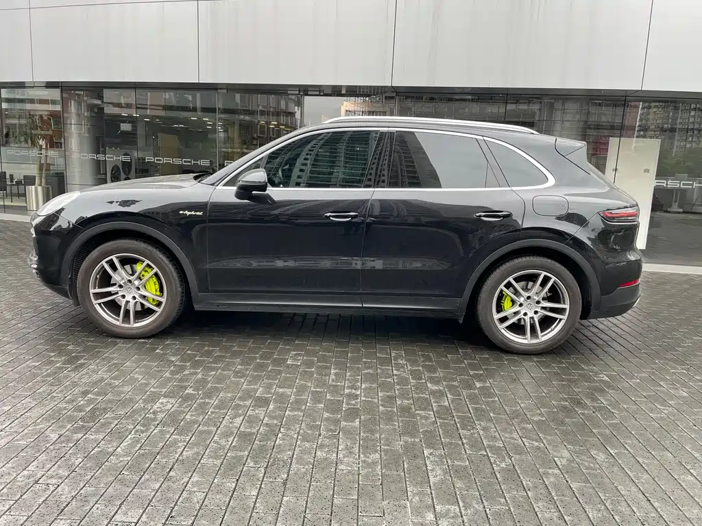 Porsche Cayenne Hybrid 2021 — фото 7