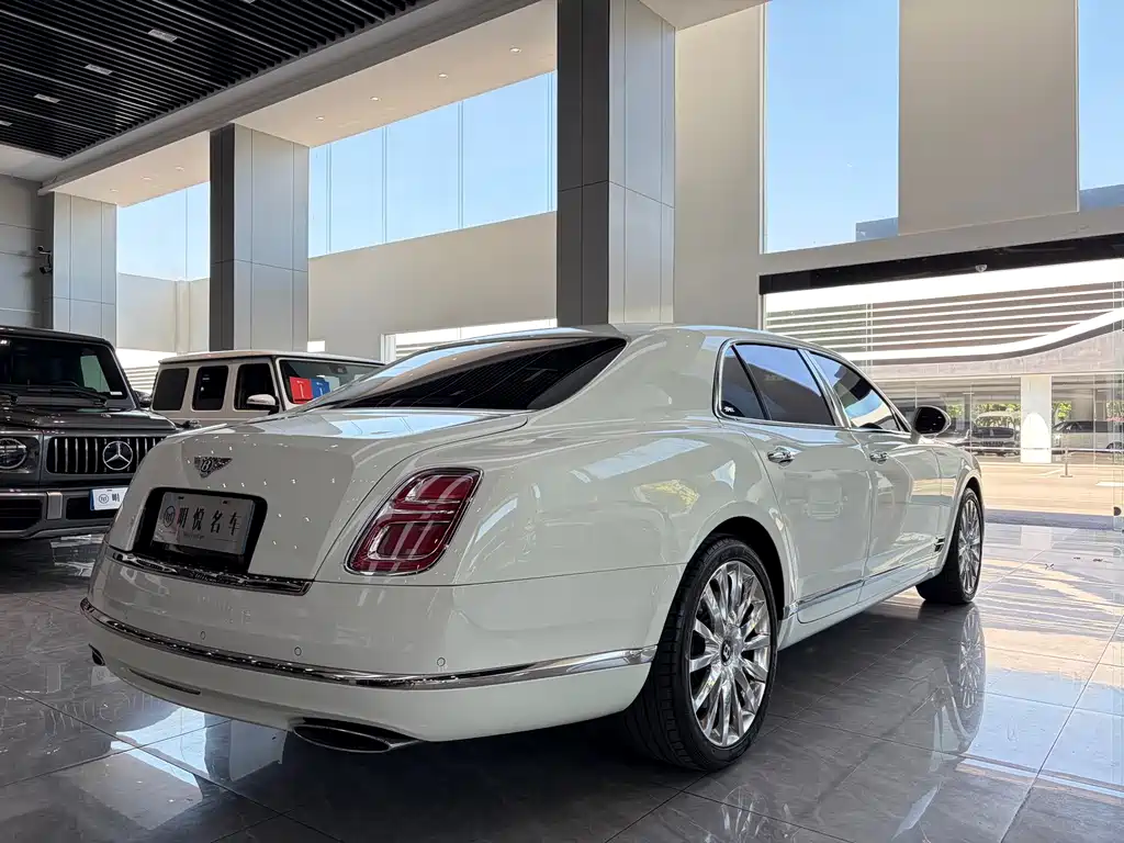 Bentley Mulsanne 2018 — фото 18