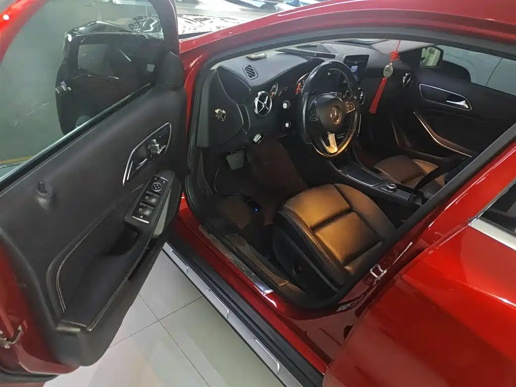 Mercedes-Benz GLA 2018 — фото 12