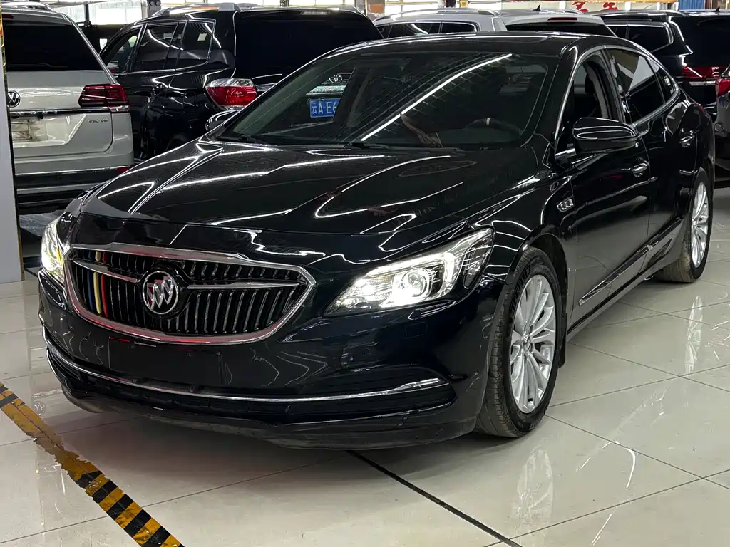 Buick LaCrosse 2017 — фото 1