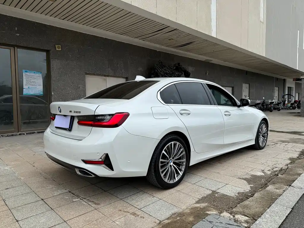 BMW 3 Series 2019 — фото 8