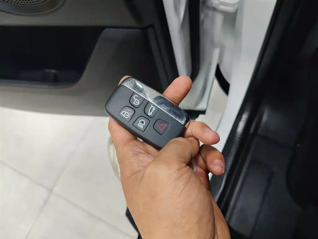 Land Rover Discovery Sport 2018 — фото 9
