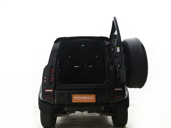 Land Rover Defender 2024