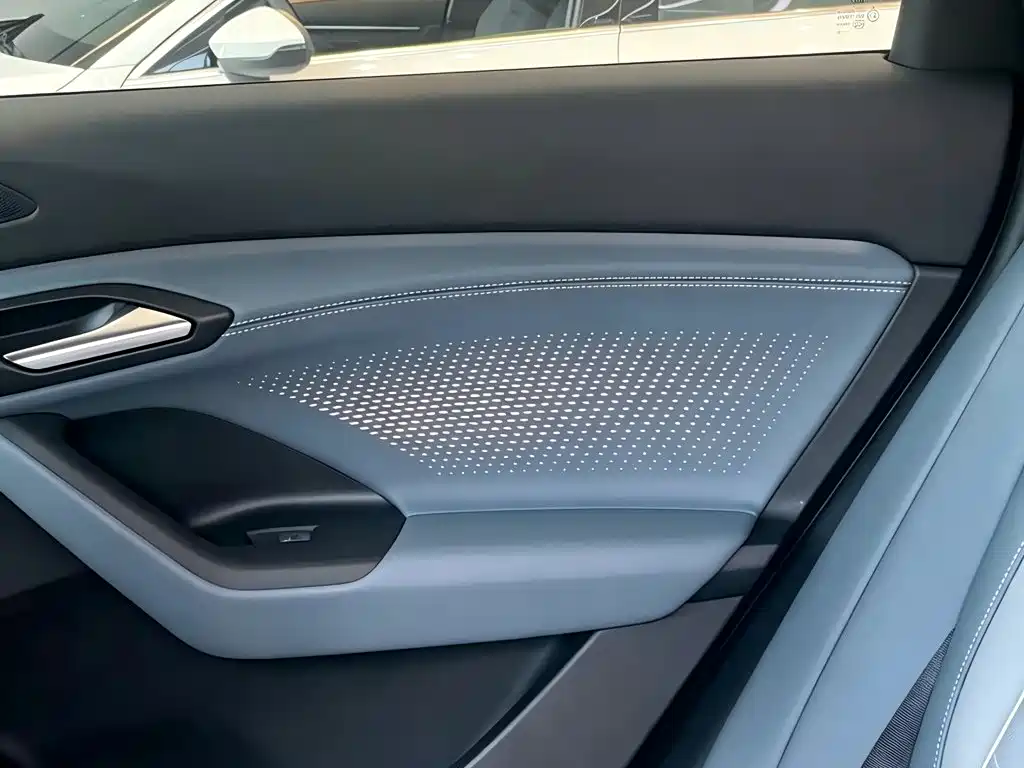 Audi Q6L E-Tron 2025 — фото 7