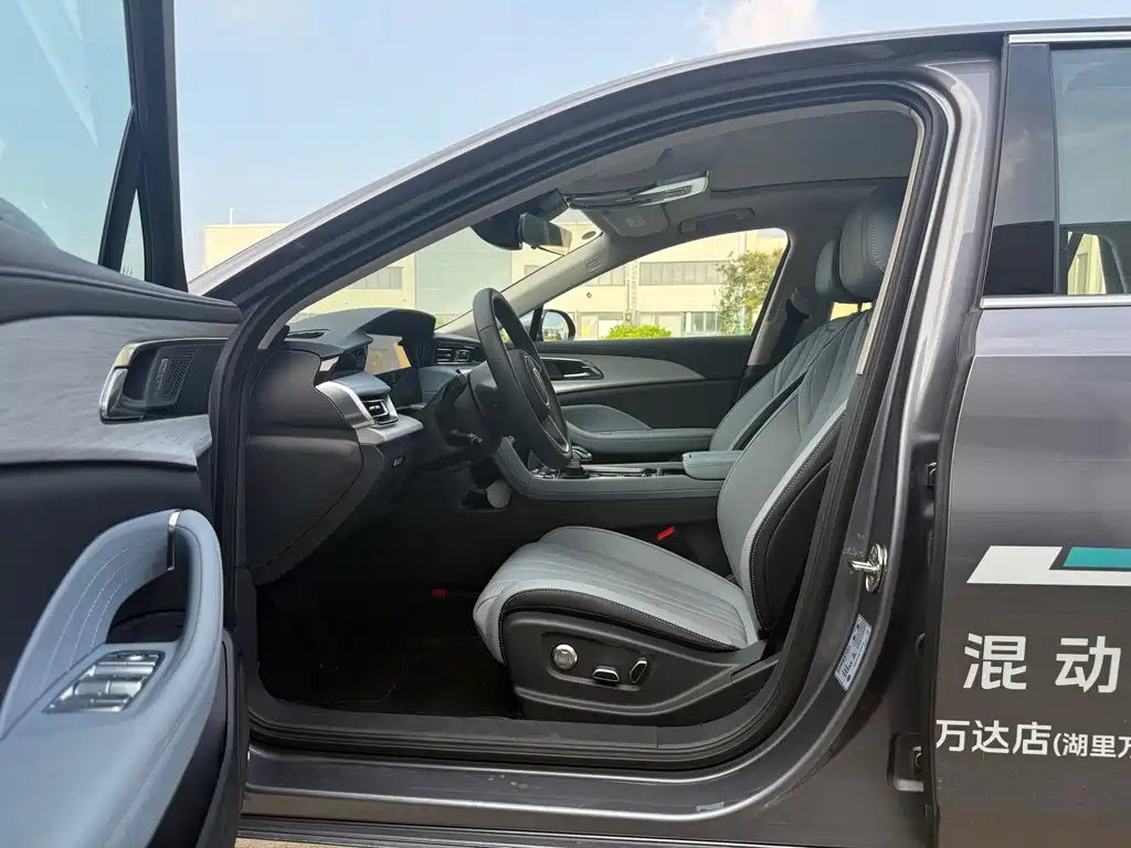 Hongqi H5 PHEV 2025 — фото 10