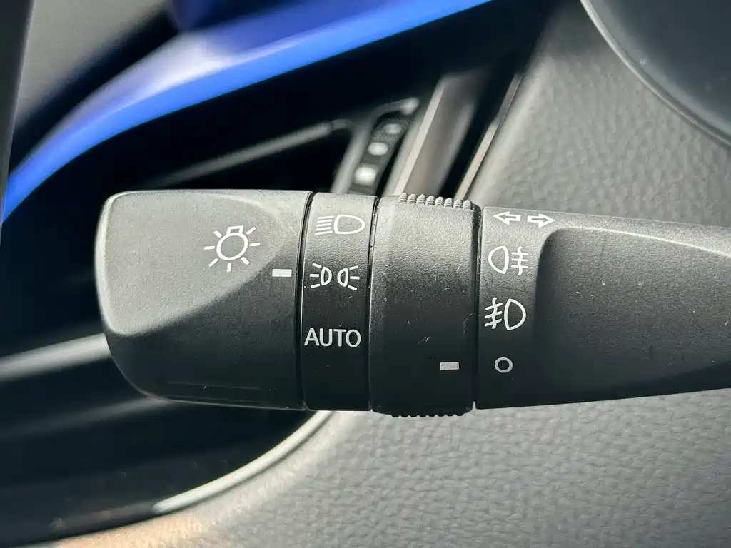 Toyota C-HR 2018 — фото 21