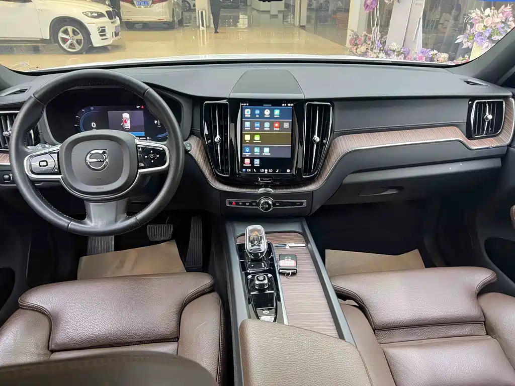 Volvo XC60 Plug-In Hybrid 2022 — фото 20