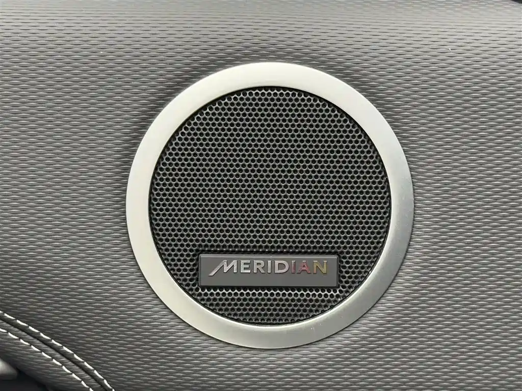 Land Rover Discovery 2023 — фото 15