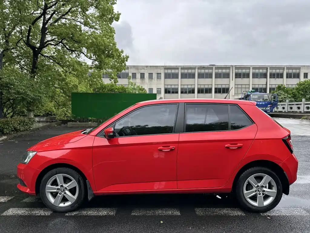 Skoda Fabia 2018 — фото 11