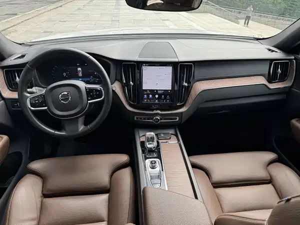 Volvo XC60 2022