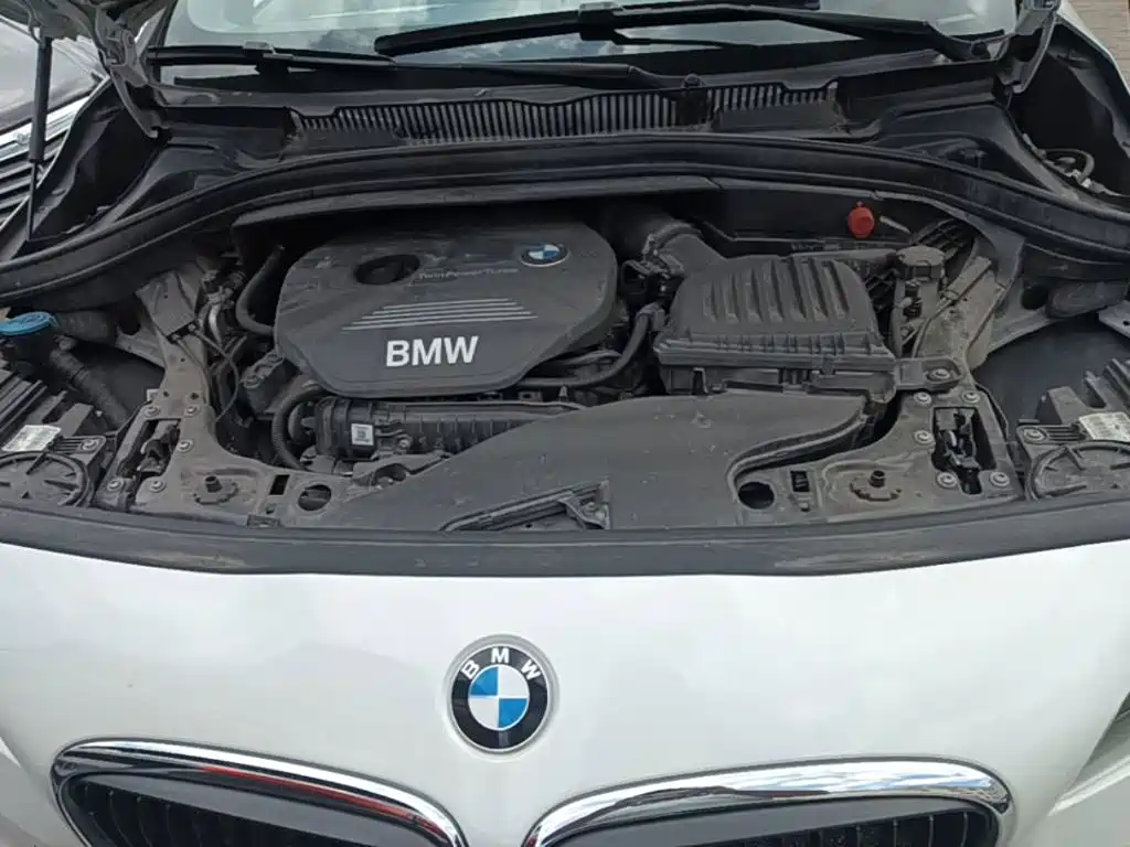 BMW 2 Series Wagon 2017 — фото 20