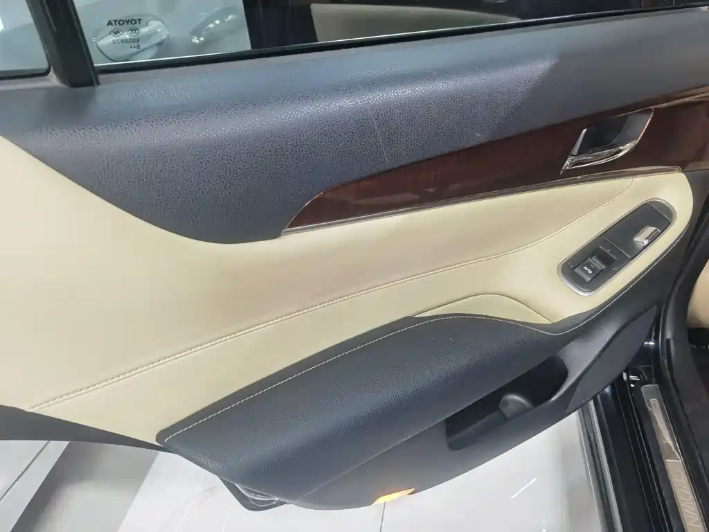 Toyota Crown 2016 — фото 15