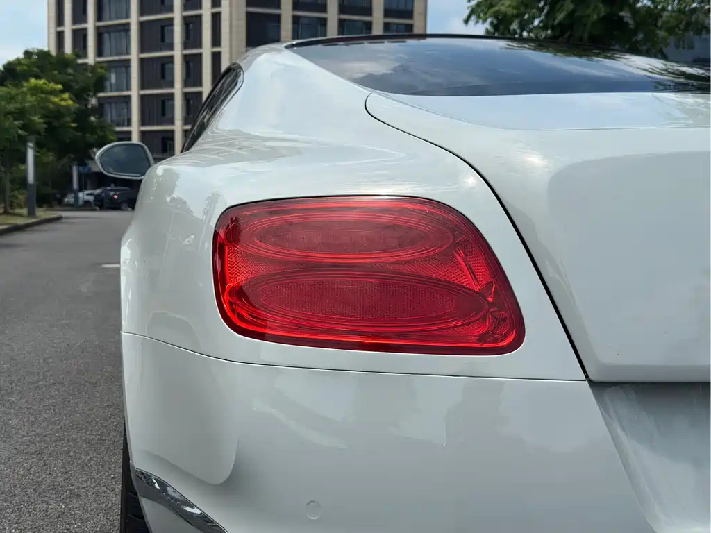 Bentley Continental 2013 — фото 8
