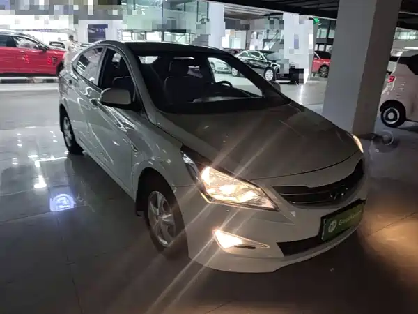 Hyundai Accent 2015