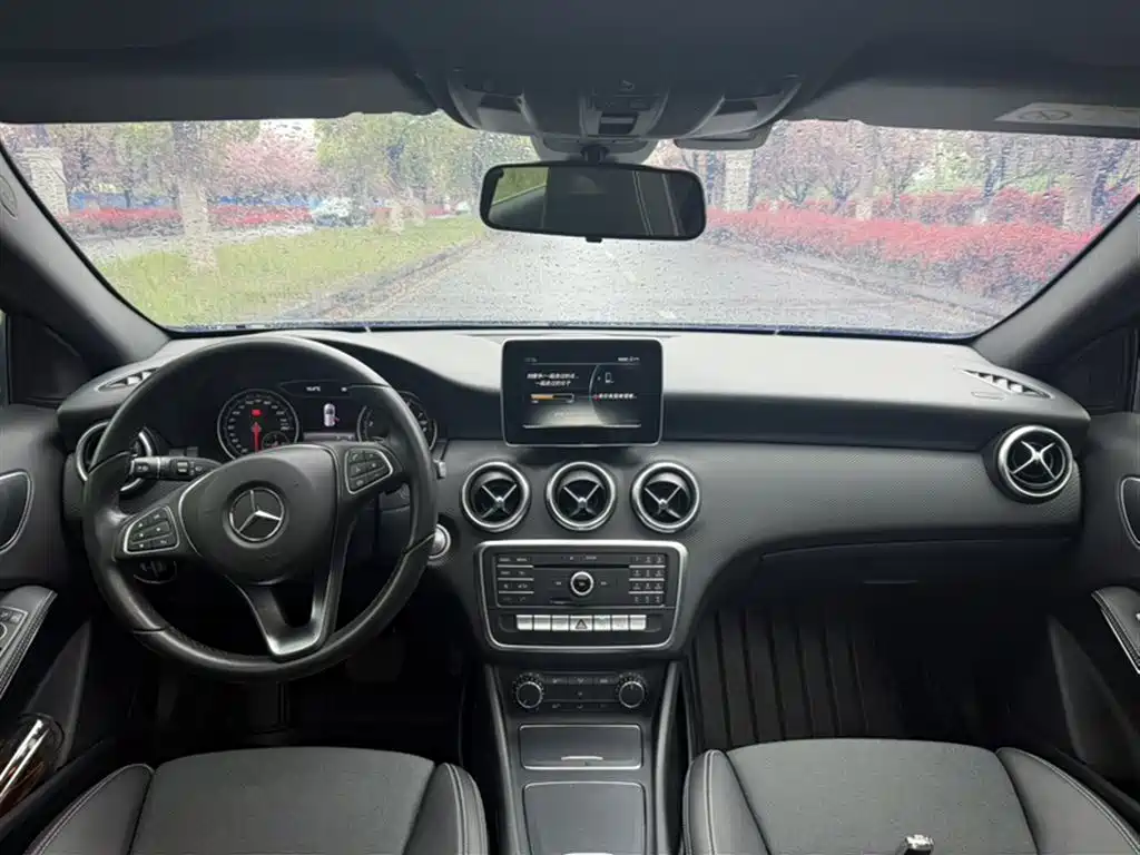 Mercedes-Benz A-Class 2018 — фото 19