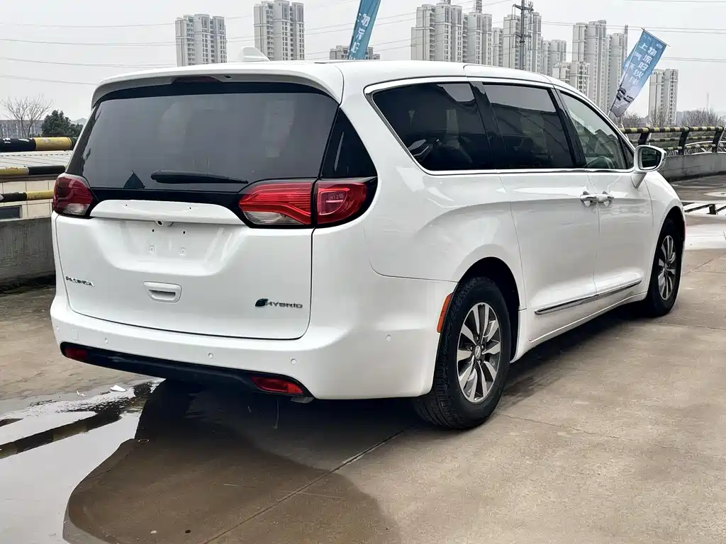 Chrysler Grand Voyager PHEV 2025 — фото 6