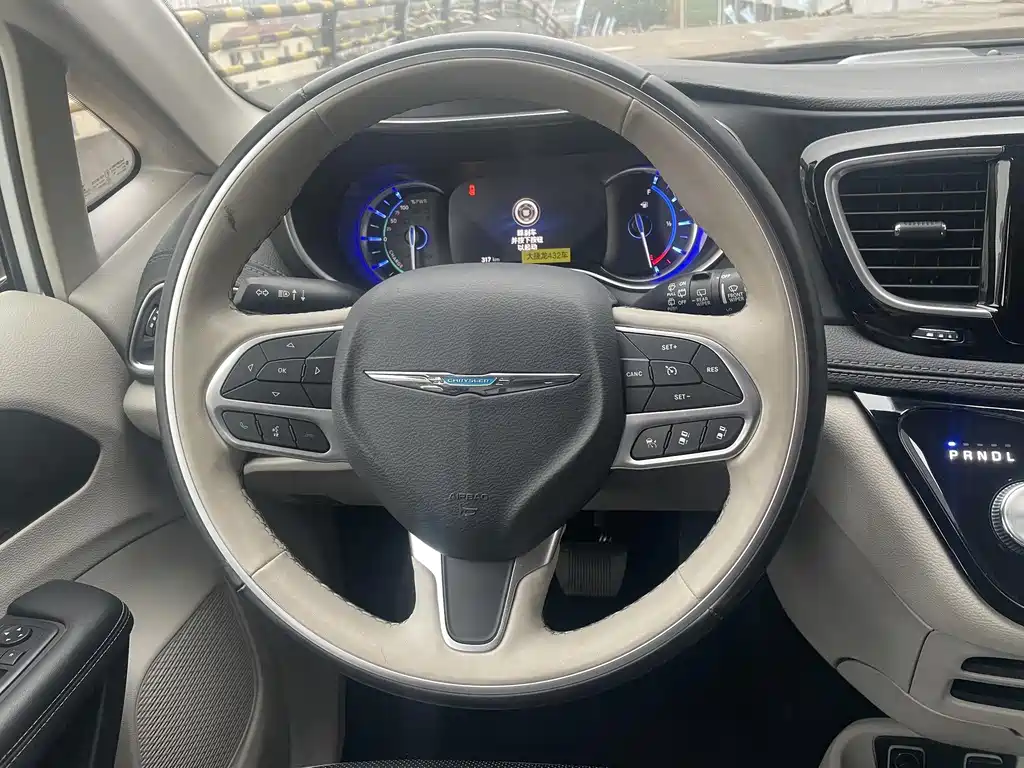 Chrysler Grand Voyager PHEV 2025 — фото 16