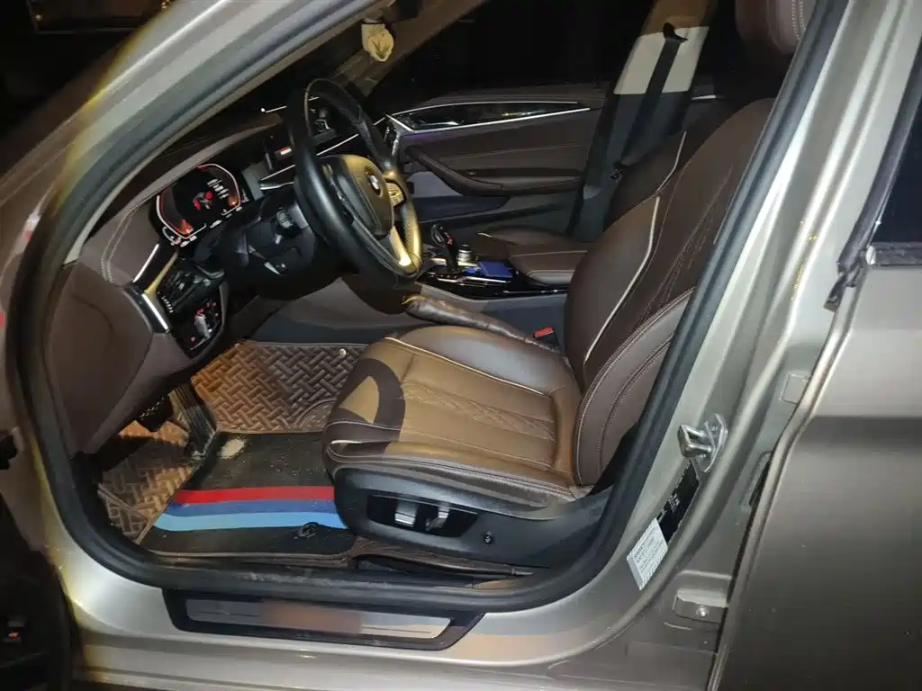 BMW 5 Series 2020 — фото 16