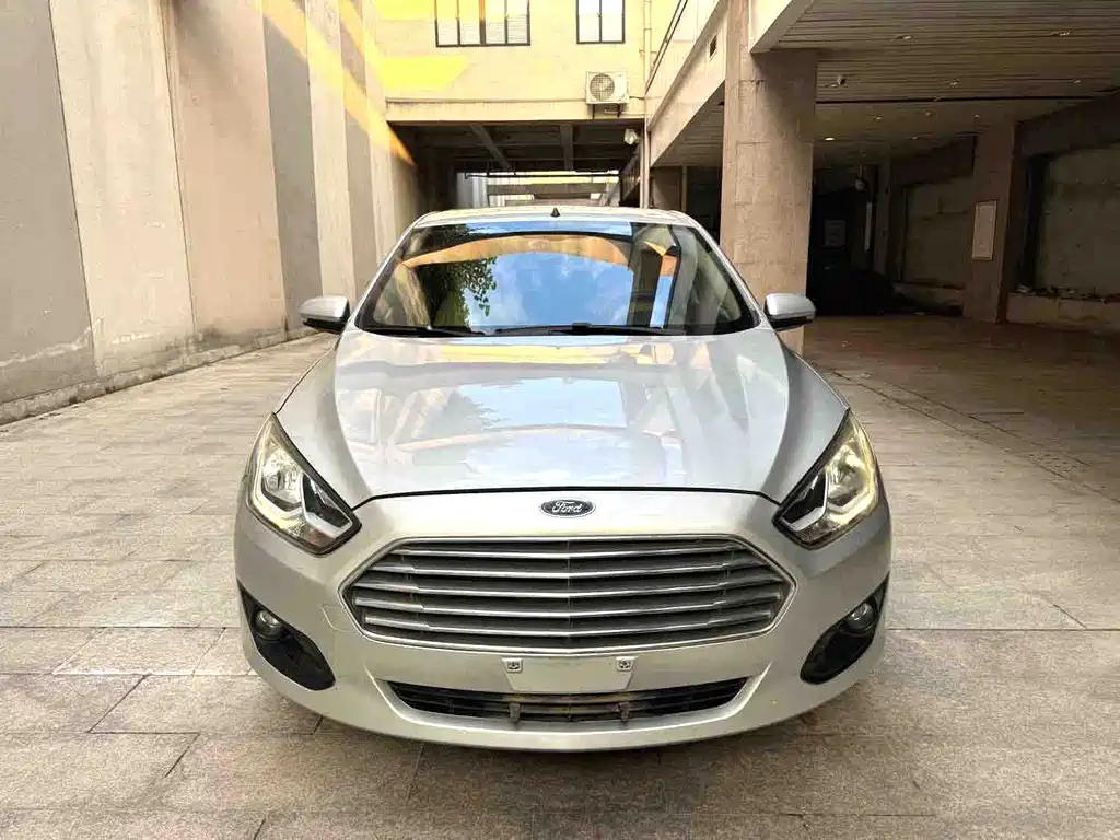 Ford Escort 2015