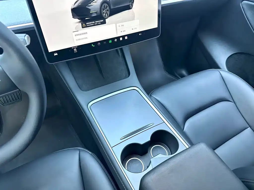 Tesla Model Y 2024 — фото 19