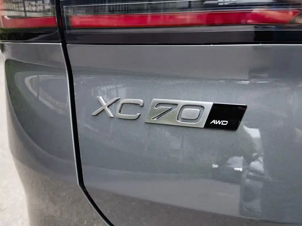 Volvo XC70 Plug-In Hybrid 2025 — фото 9