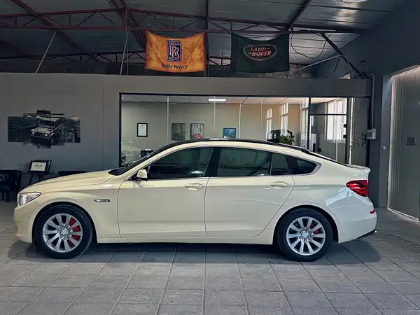 BMW 5 Series GT 2011