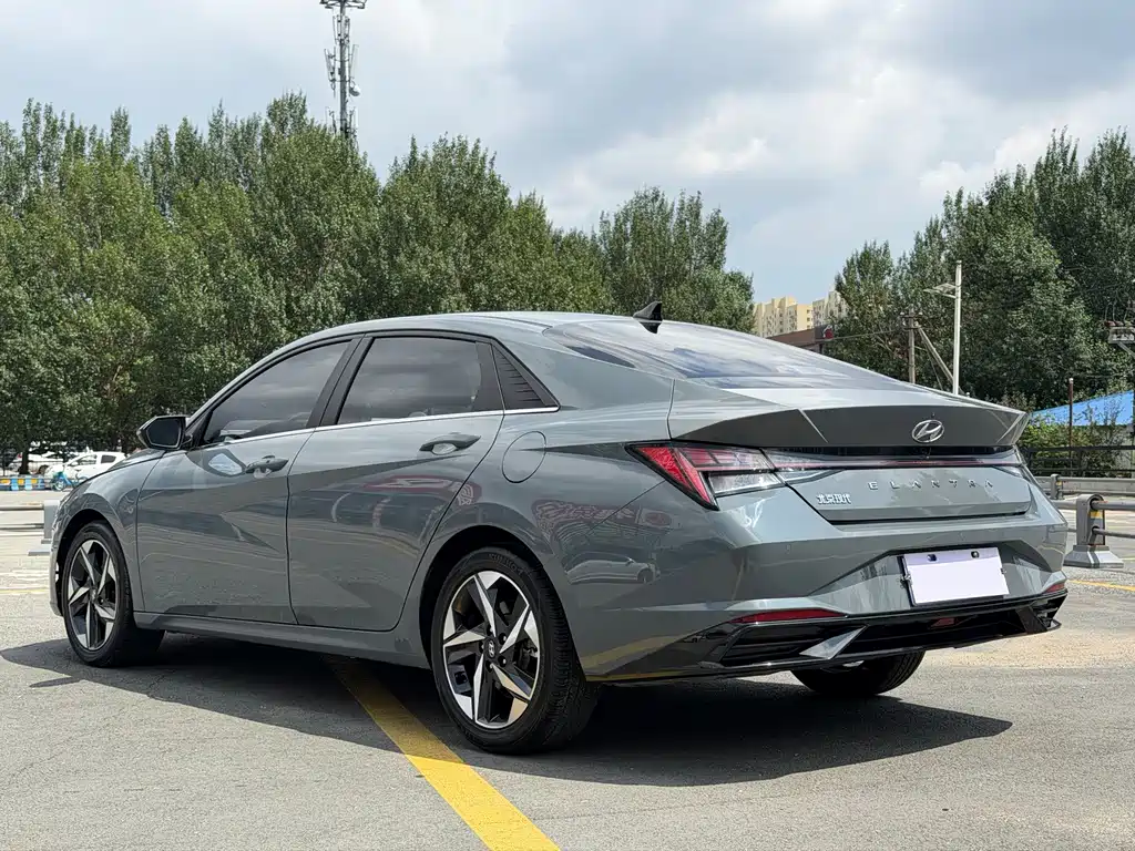 Hyundai Elantra 2022 — фото 23