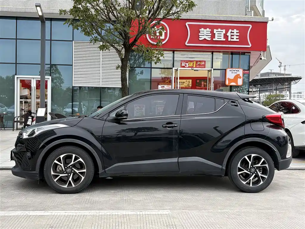 Toyota C-HR 2021 — фото 3