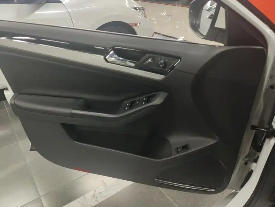 Volkswagen Sagitar 2017