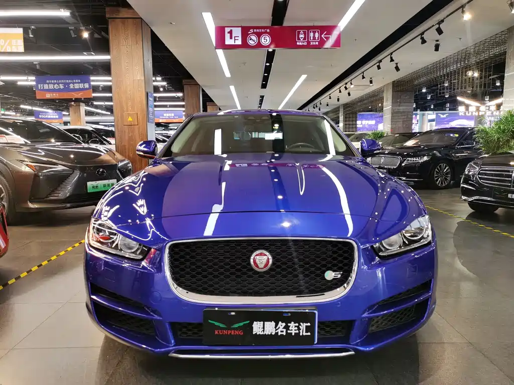 Jaguar XEL 2018 — фото 2