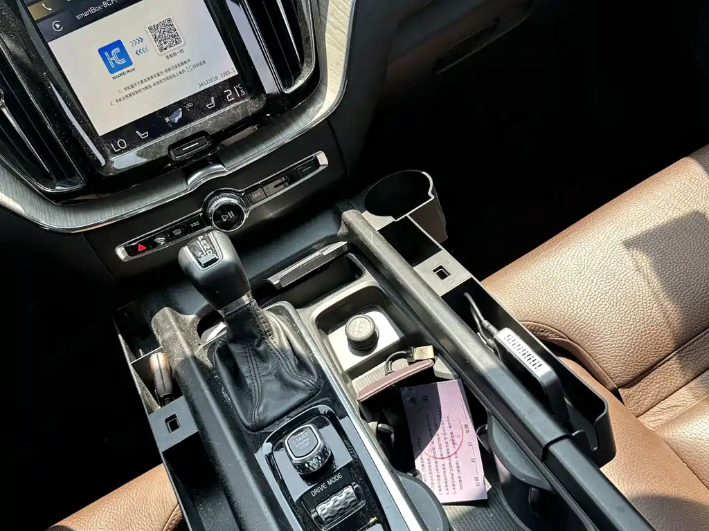 Volvo XC60 2019 — фото 18