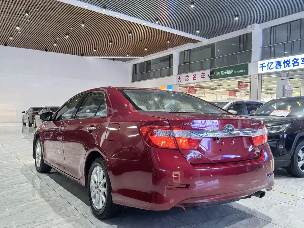 Toyota Camry 2014 — фото 7