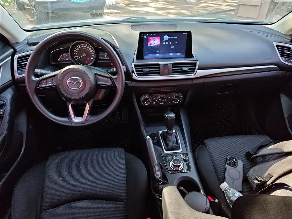 Mazda 3 Axela 2018 — фото 10