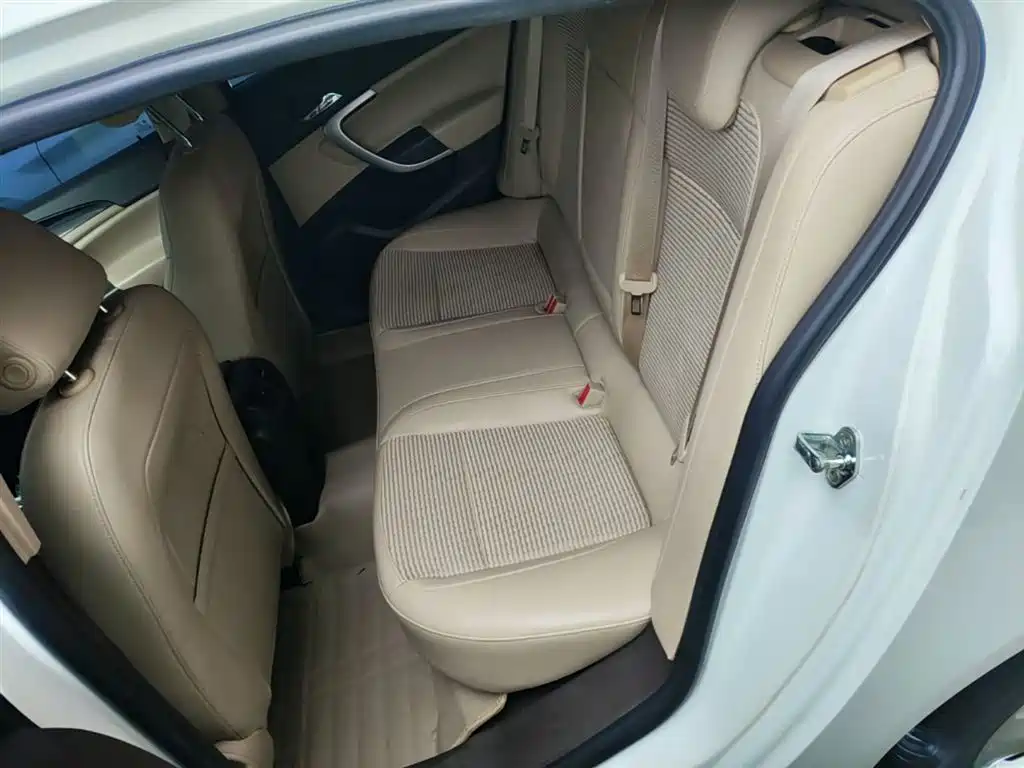 Buick Regal 2015 — фото 17