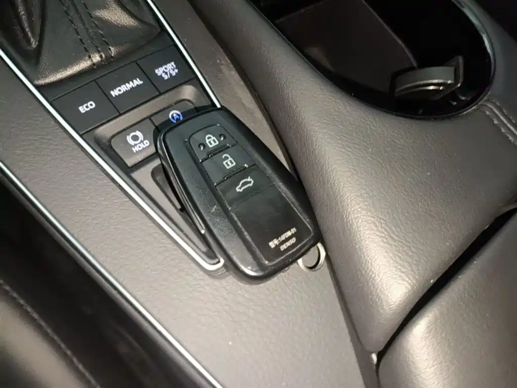 Toyota Avalon 2020 — фото 9