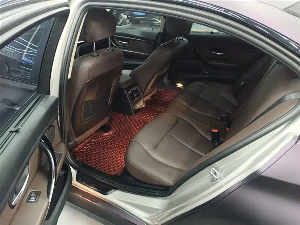 BMW 3 Series 2019 — фото 17