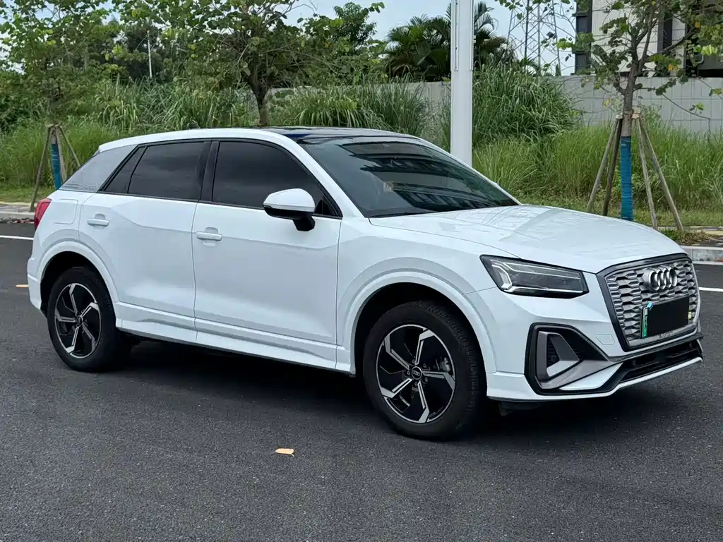Audi Q2L E-Tron 2022 — фото 3