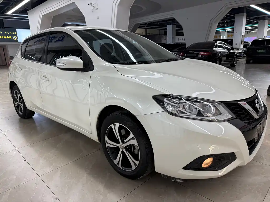 Nissan Tiida 2017 — фото 3