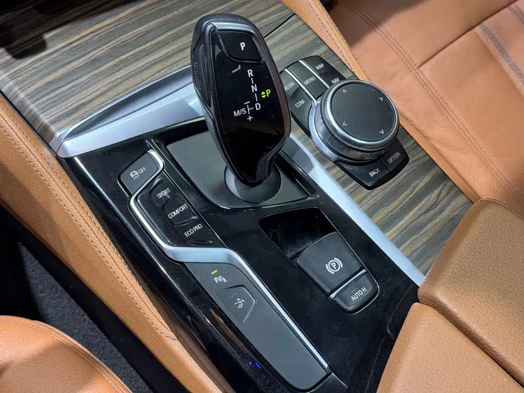 BMW 6 Series GT 2018 — фото 8
